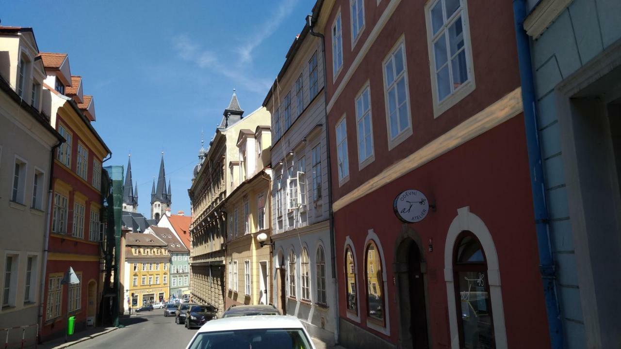 Skromny Apartman V Centru Chebu Kültér fotó